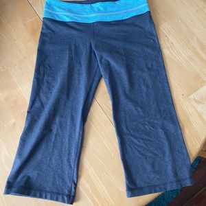 Lululemon Groove Yoga Crops - Size 8